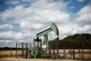Oil little changed as Saudi cuts prices Oil little changed as Saudi cuts prices