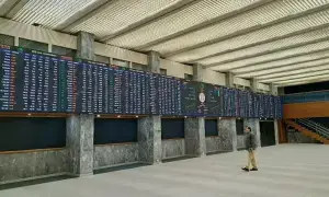 امریکا، ایران کشیدگی: اسٹاک ایکسچینج میں شدید مندی، 100 انڈیکس تقریباً 5,000 پوائنٹس گرگیا امریکا، ایران کشیدگی: اسٹاک ایکسچینج میں شدید مندی، 100 انڈیکس تقریباً 5,000 پوائنٹس گرگیا