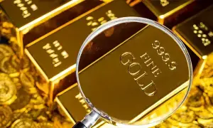 Gold price drops by Rs5,600 per tola in Pakistan