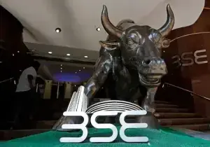 Indian shares log weekly losses as crude climbs, HDFC Bank tumbles