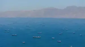 عمان نے آبنائے ہرمز پر رضاکارانہ فیس کے منصوبے کی ایران کو خلیجی حمایت کے ساتھ پیشکش کر دی
