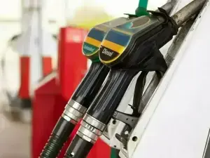 Govt decreases petrol price by Rs4.08, diesel's by Rs2.45 per litre for Aug 4