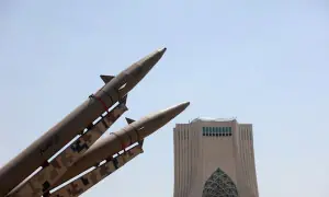 Iran threatens to hit Gulf states if US launches new strikes