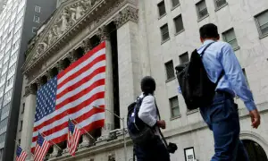 US unexpectedly loses thousands of jobs in July