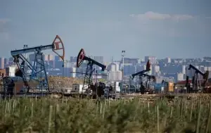 Oil prices hold near six-week highs on US-Iran attacks