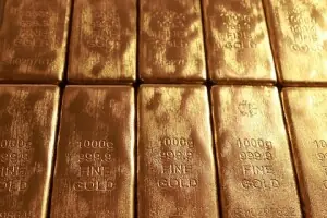 Gold edges higher on weaker dollar, US inflation data in focus