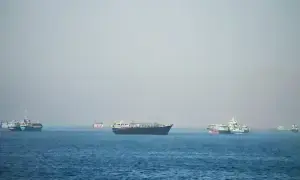 Number of ships transiting Strait of Hormuz falls to three on Wednesday, data shows