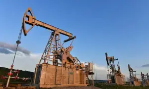 Oil falls 2% to one-week low as Middle East supply disruption fears ease Oil falls 2% to one-week low as Middle East supply disruption fears ease