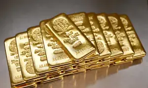 سونے کی فی تولہ قیمت میں 2100 روپے کی کمی