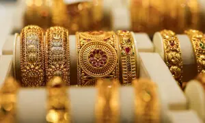 Gold price per tola drops Rs800 in Pakistan