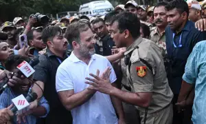 راہول گاندھی، بھارتی اپوزیشن ارکانِ پارلیمنٹ انتخابی سربراہ کے خلاف احتجاج پر مسلسل دوسرے روز گرفتار