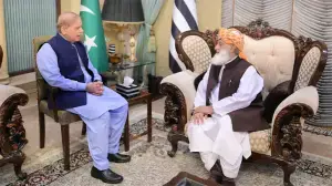 وزیراعظم شہباز شریف اور مولانا فضل الرحمن کا ٹیلی فون پر رابطہ، خیبر پختونخوا حکومت کے ساتھ کشیدگی کم کرنے پر گفتگو