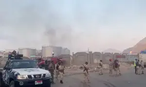 حوثیوں کے حملوں کے بعد سعودی اتحاد کی یمن میں تیل تنصیبات پر بمباری