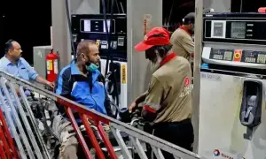 پیٹرول 3 روپے 63 پیسے فی لیٹر سستا، ڈیزل 31 پیسے مہنگا