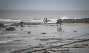 Six killed in cyclone off India's eastern coast