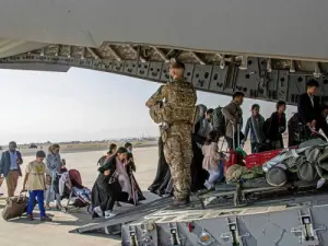 امریکی انتظامیہ کا بعض افغان تارکین وطن کو افغانستان ڈی پورٹ کرنے کا منصوبہ
