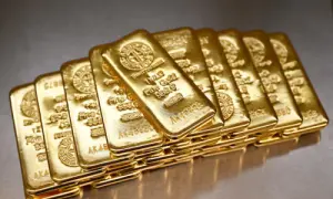 Gold prices plunge in Pakistan as per tola rate drops by Rs10,800