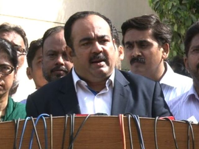 Opposition leader warms up atmosphere in assembly