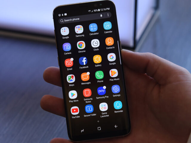 Samsung unveils S8 smartphones with virtual assistant