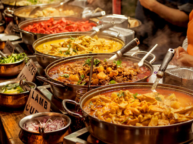 10 most famous places to Eat Out in Karachi