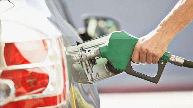 Traders clear Europe's tanks by shipping more gasoline to US