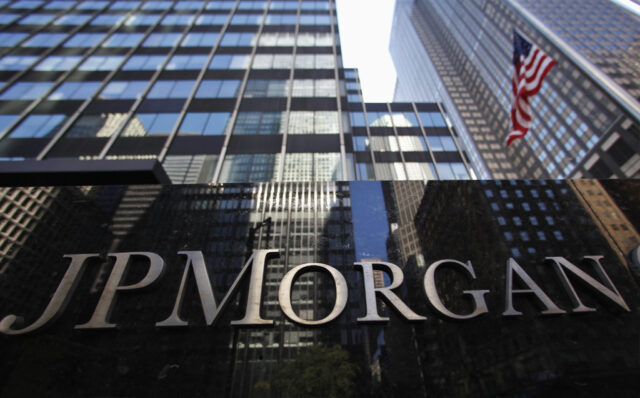 JPMorgan chief sees higher risk of EU breakup