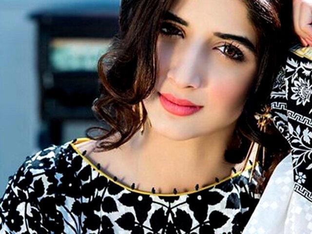 Priyanka, Sonam send Girl Love Vibes towards Mawra Priyanka, Sonam send Girl Love Vibes towards Mawra