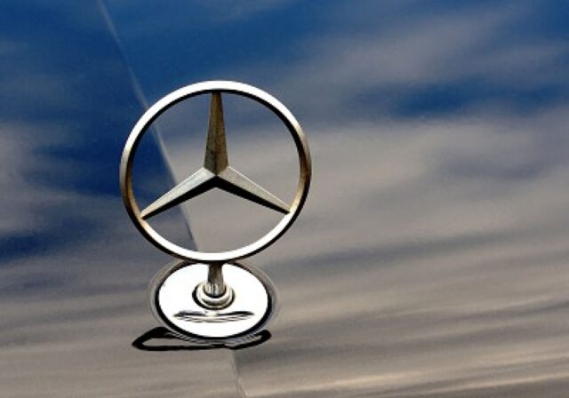 Mercedes joins forces with Bosch to develop self-driving taxis