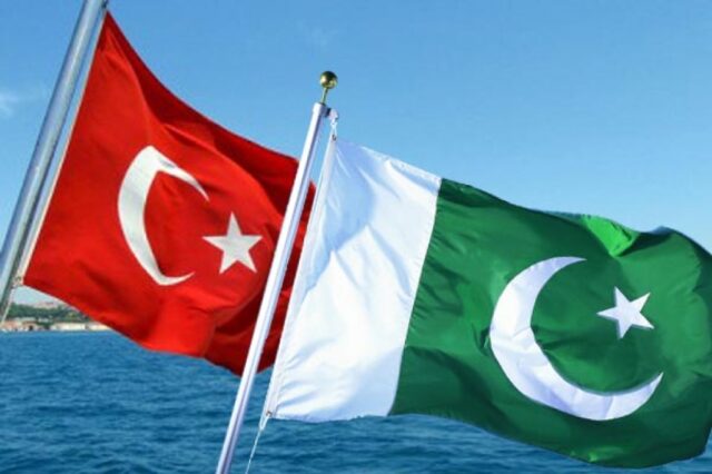 Turkish delegation calls on labour minister