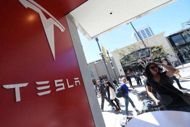 Tesla now 2nd largest US automaker as competitors' sales falter