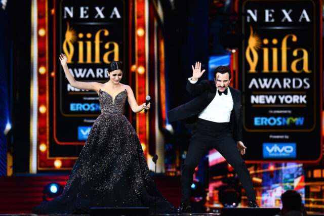 Bollywood superstars dazzle at India film awards Bollywood superstars dazzle at India film awards