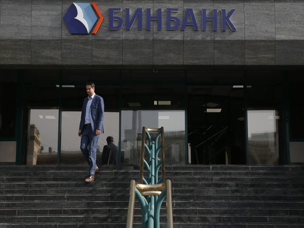 Russia says taking control of failing lender B&N - Business & Finance ...