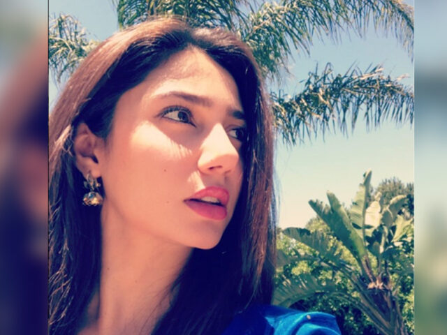 Mahira Khan's back on social media after the 'controversy' Mahira Khan's back on social media after the 'controversy'
