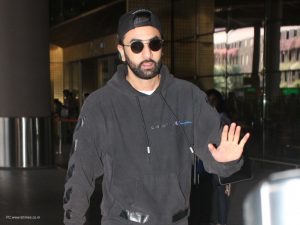Ranbir Kapoor spotted with ‘mystery girl’ Ranbir Kapoor spotted with ‘mystery girl’