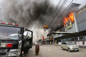 Dozens feared dead in Philippine mall inferno