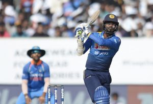 India dismiss Sri Lanka for 215 in 3rd ODI