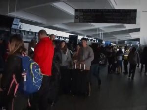 Atlanta airport says power back after major flight delays