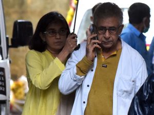 Pictures: Bollywood biggies attend last rites of legendary Shashi Kapoor Pictures: Bollywood biggies attend last rites of legendary Shashi Kapoor
