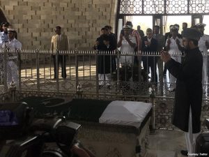 Mayor of London offers fateha at mausoleum of Quaid-e-Azam