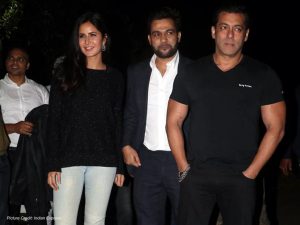 SRK plans on celebrating Salman Khan&rsquo;s 52nd birthday in special way
