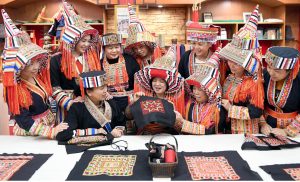 Yao costumes