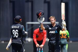 Williamson ton anchors New Zealand in Wellington wind