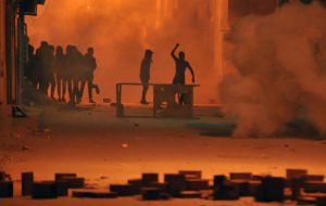200 arrested, dozens hurt in fresh Tunisia unrest