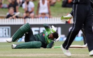Shoaib Malik suffers delayed concussion after ball hits his head