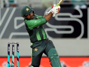 Former captain suggests Sarfraz needs to make brave decisions