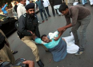 Police again beat up protesting teachers in Karachi