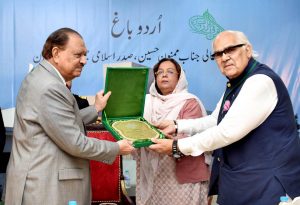 Mamnoon seeks revival of Urdu as medium of education across the country