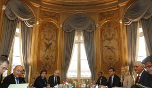 World powers meet to pressure Syria on chemical attacks