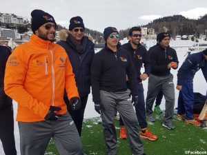 Watch: Afridi and fellow cricket legends practice in freezing weather