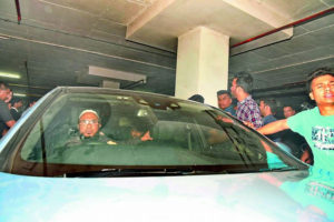 Emraan Hashmi leaves event after fans go crazy
